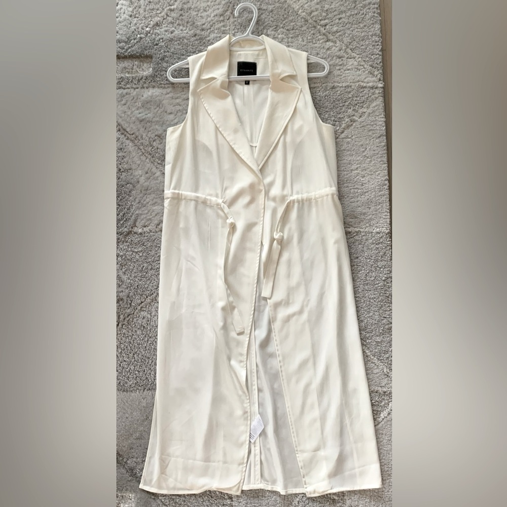Sleeveless coat - ecru color - flowy with adjustable belt